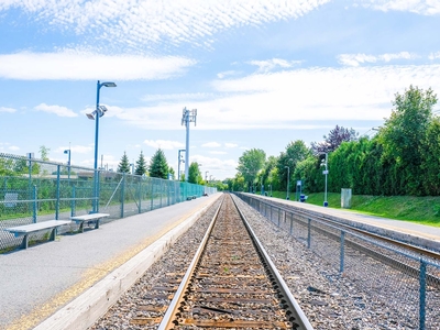 Terminus Cartier is nearby